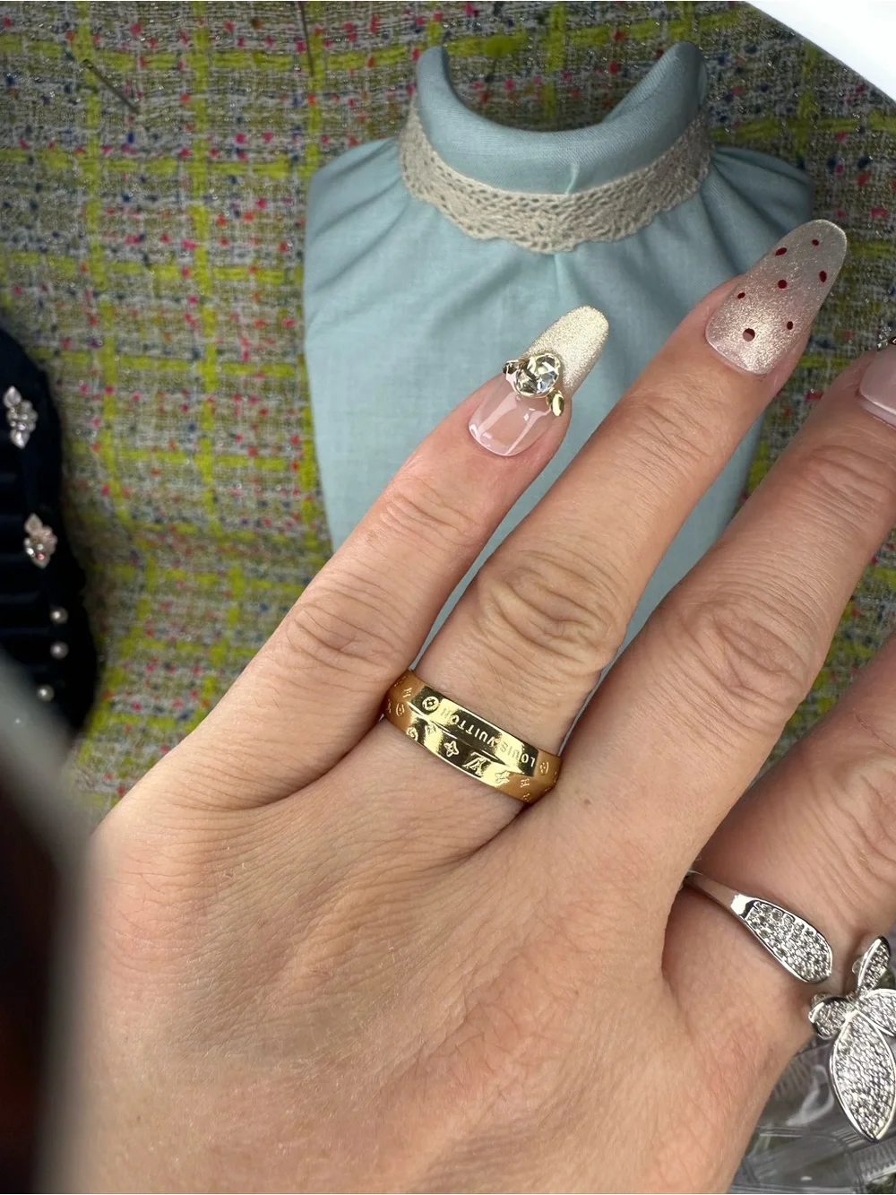 A great Gold-Tone Patterned Women's Ring size 7-8